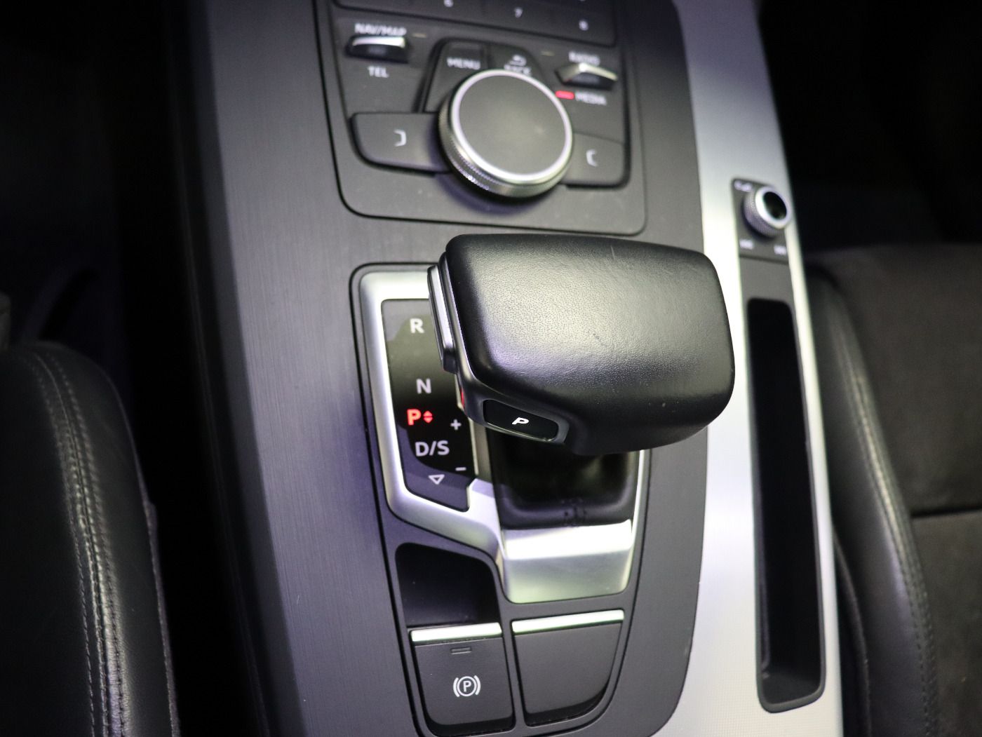 Fahrzeugabbildung Audi Q5 40 TDI quattro S tronic sport |Pano|FLA|STH