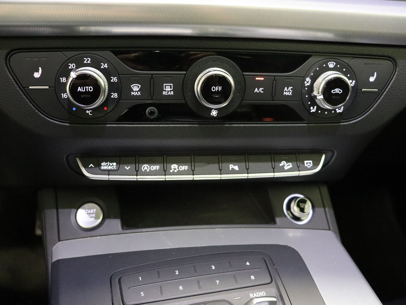 Fahrzeugabbildung Audi Q5 40 TDI quattro S tronic sport |Pano|FLA|STH