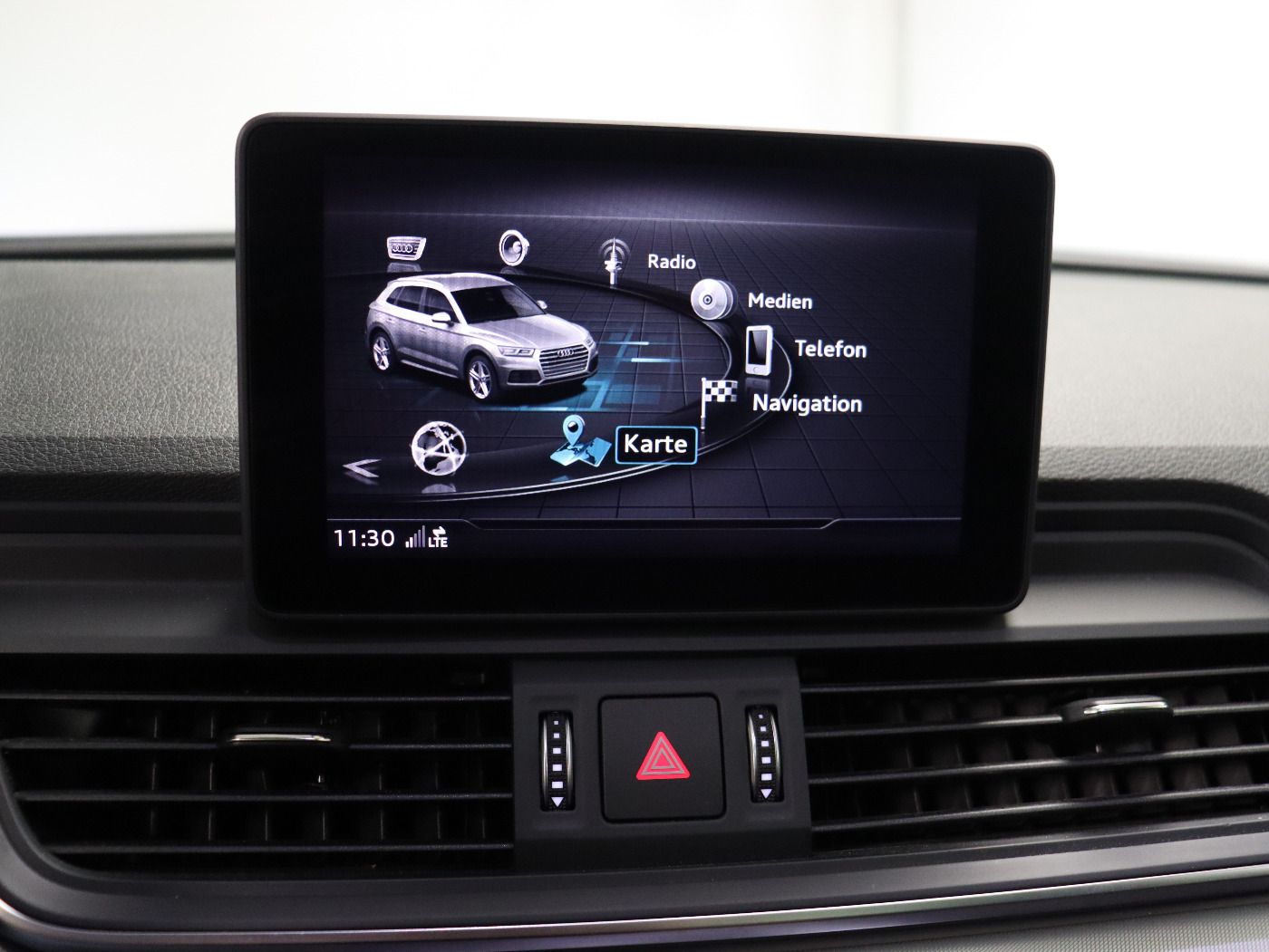 Fahrzeugabbildung Audi Q5 40 TDI quattro S tronic sport |Pano|FLA|STH