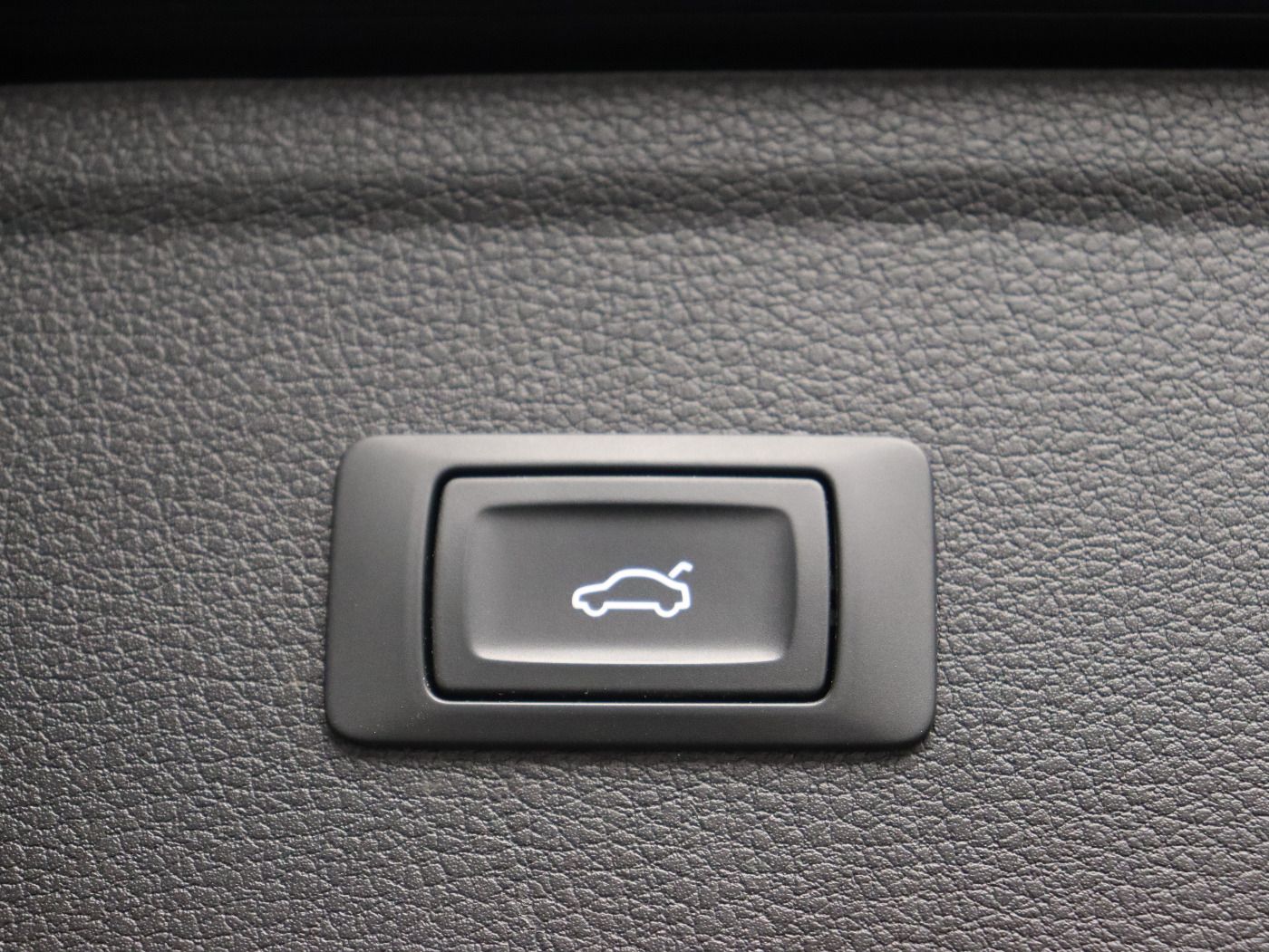 Fahrzeugabbildung Audi Q5 40 TDI quattro S tronic sport |Pano|FLA|STH
