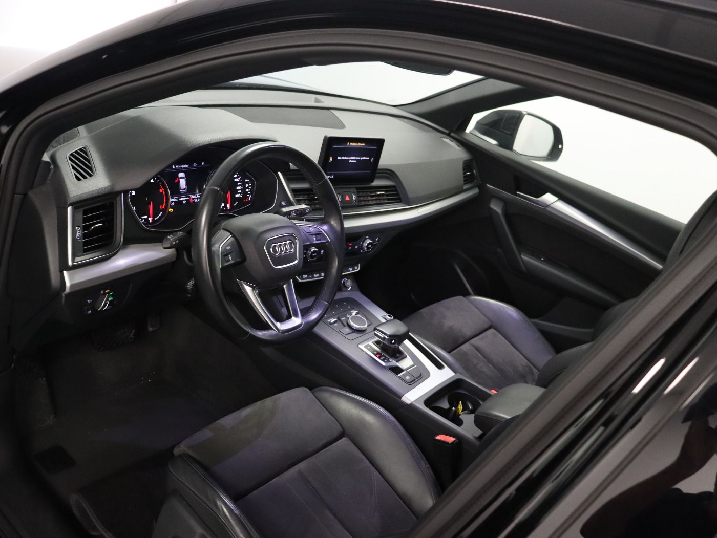 Fahrzeugabbildung Audi Q5 40 TDI quattro S tronic sport |Pano|FLA|STH