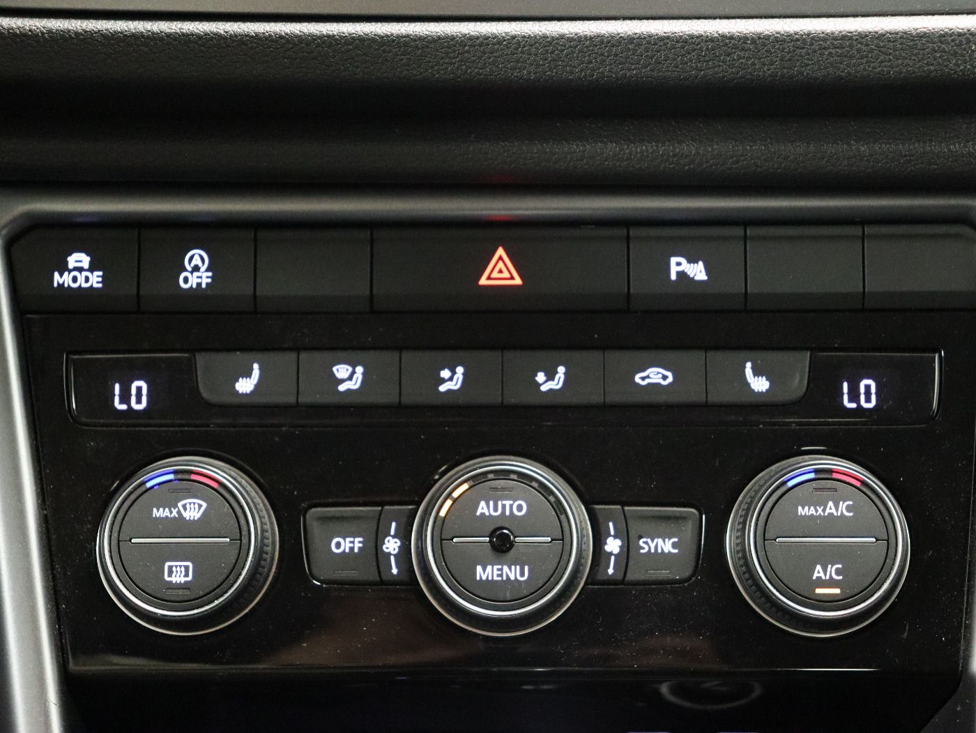 Fahrzeugabbildung Volkswagen T-Roc 1.5 TSI DSG ACTIVE |CarPlay|LM|Navi|SHZG