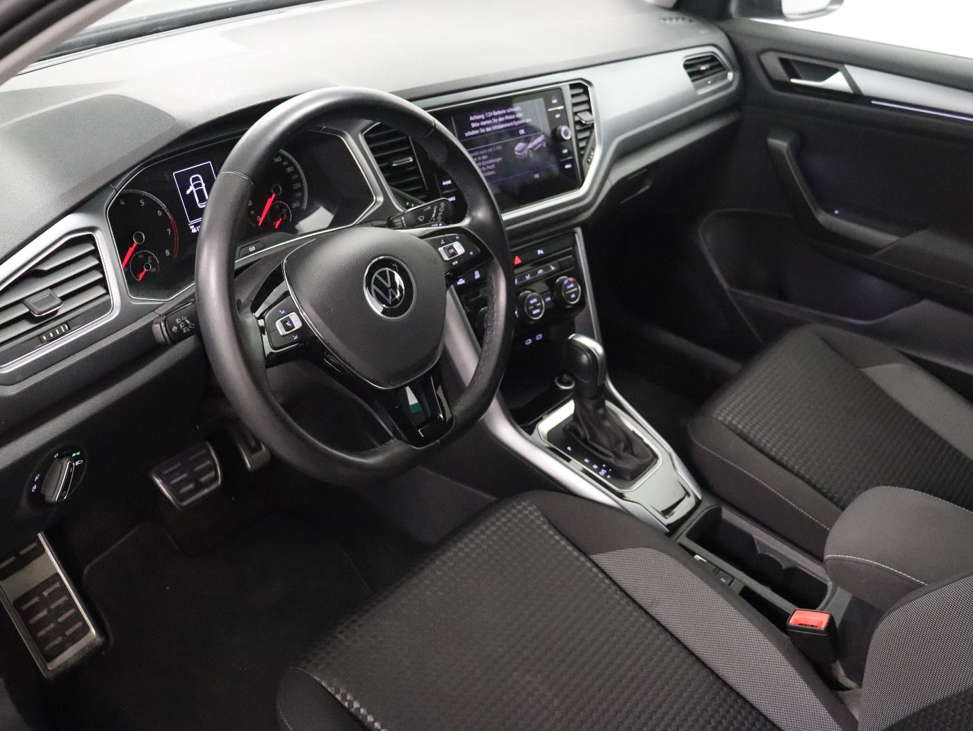 Fahrzeugabbildung Volkswagen T-Roc 1.5 TSI DSG ACTIVE |CarPlay|LM|Navi|SHZG