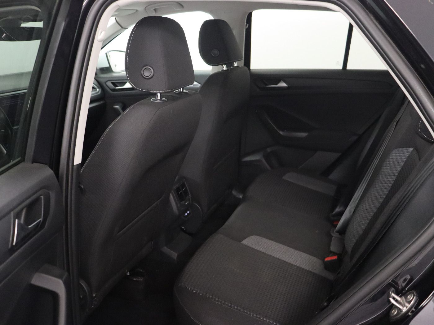 Fahrzeugabbildung Volkswagen T-Roc 1.5 TSI DSG ACTIVE |CarPlay|LM|Navi|SHZG