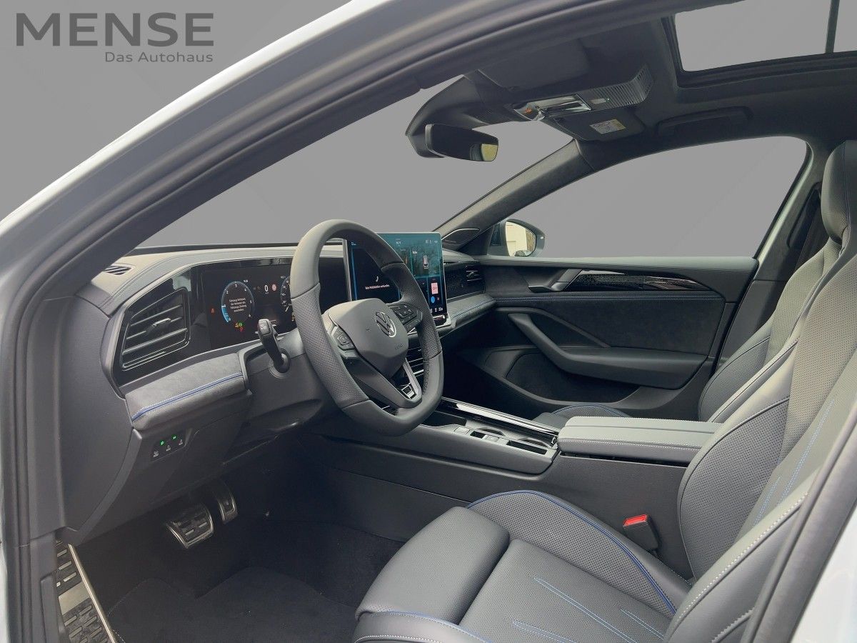 Fahrzeugabbildung Volkswagen Passat R-Line 2.0 l TDI 4MOTION DSG Signature AH - mit KI generiert/bearbeitet