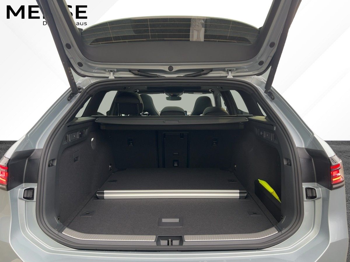 Fahrzeugabbildung Volkswagen Passat R-Line 2.0 l TDI 4MOTION DSG Signature AH - mit KI generiert/bearbeitet
