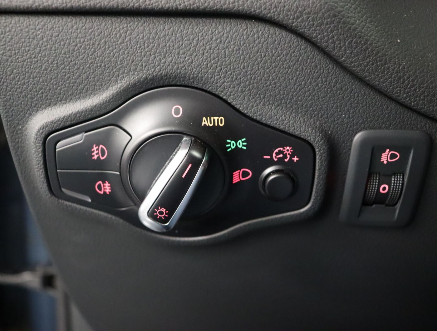 Fahrzeugabbildung Audi Q5 2.0 TDI |KlimaA|AHK|SHZG|KeyLess|LM