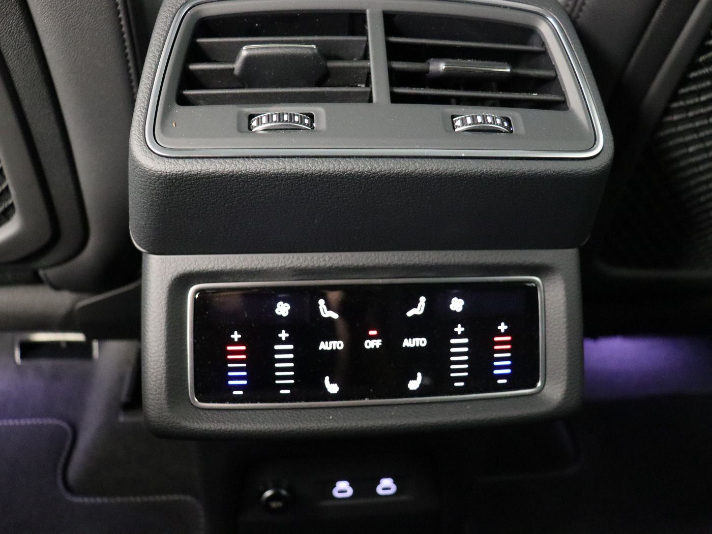 Fahrzeugabbildung Audi Q8 e-tron 55 quattro S line |Matrix|Luft|LED
