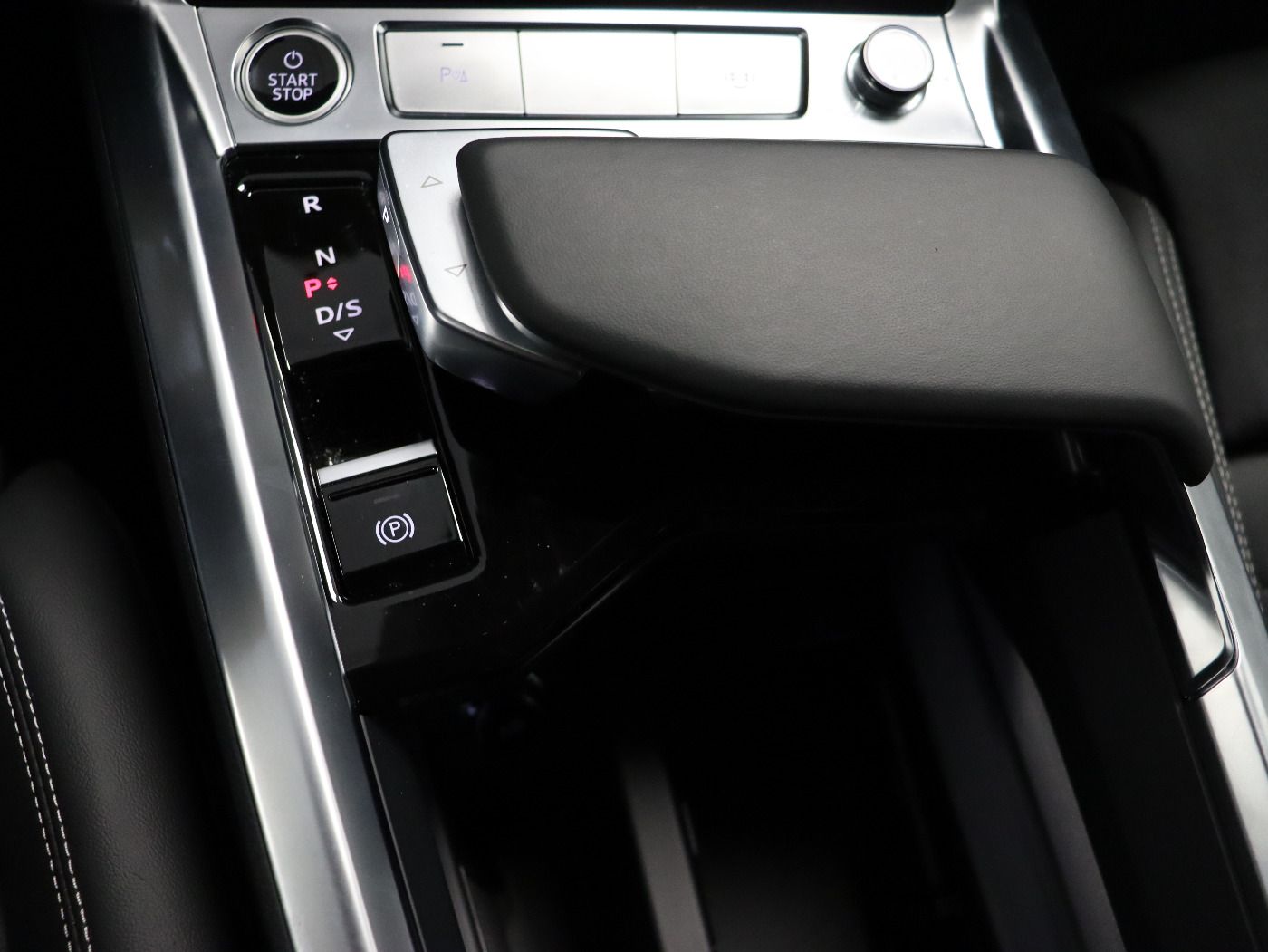 Fahrzeugabbildung Audi Q8 e-tron 55 quattro S line |Matrix|Luft|LED