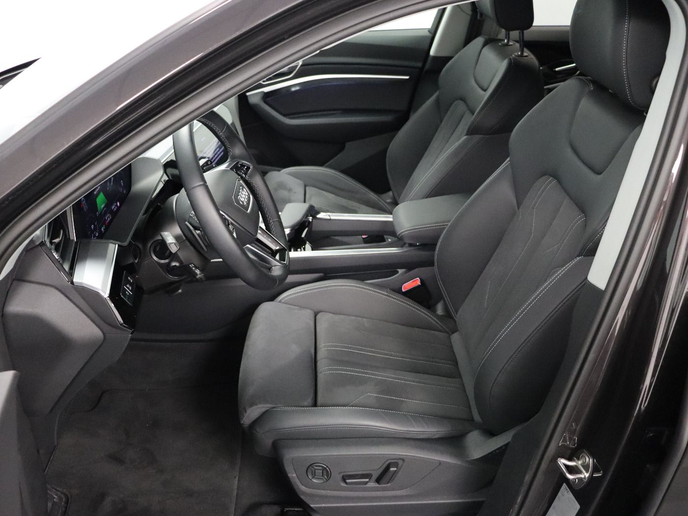 Fahrzeugabbildung Audi Q8 e-tron 55 quattro S line |Matrix|Luft|LED