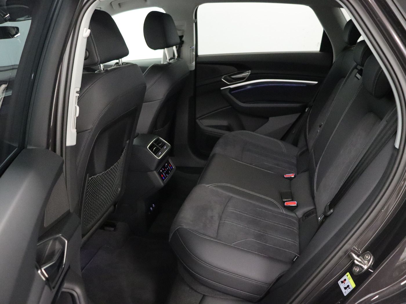 Fahrzeugabbildung Audi Q8 e-tron 55 quattro S line |Matrix|Luft|LED