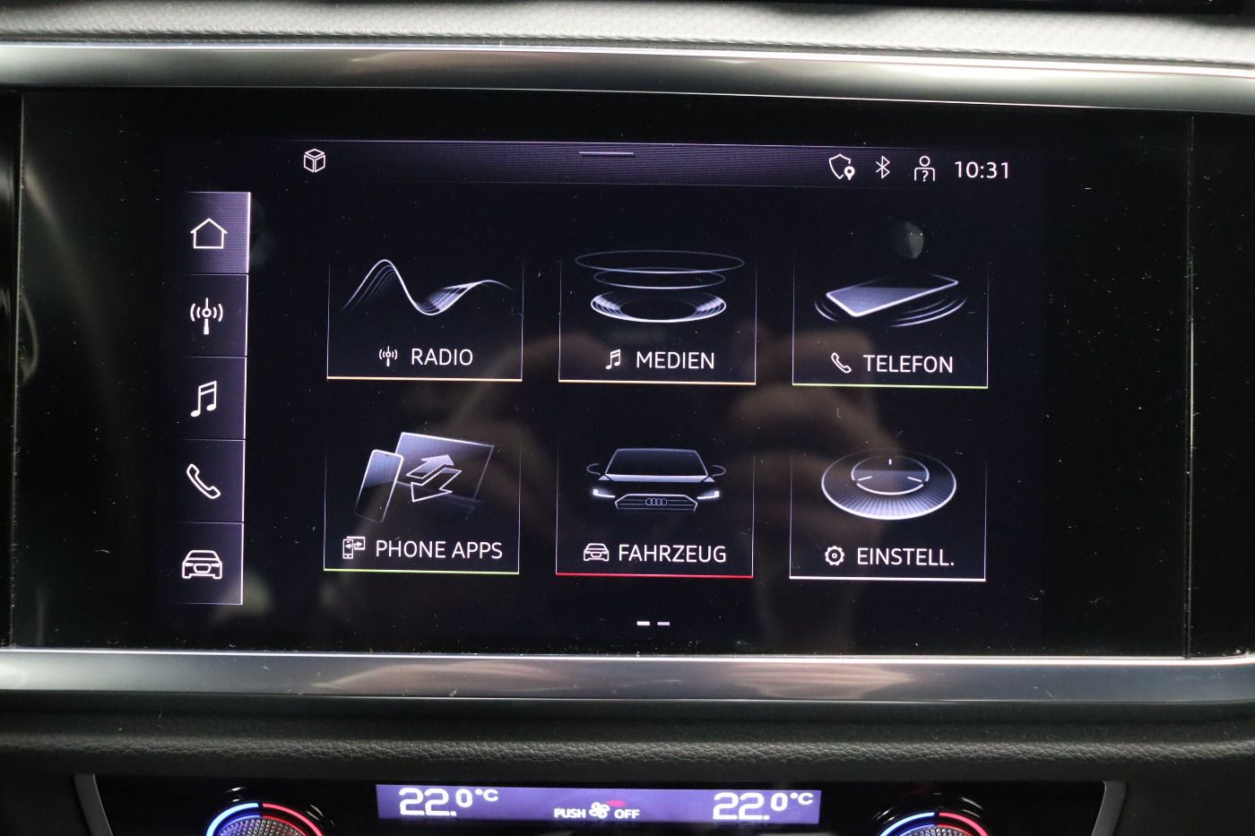 Fahrzeugabbildung Audi Q3 45 TFSI e S tronic |CarPlay|SpurH|AkustikGlas