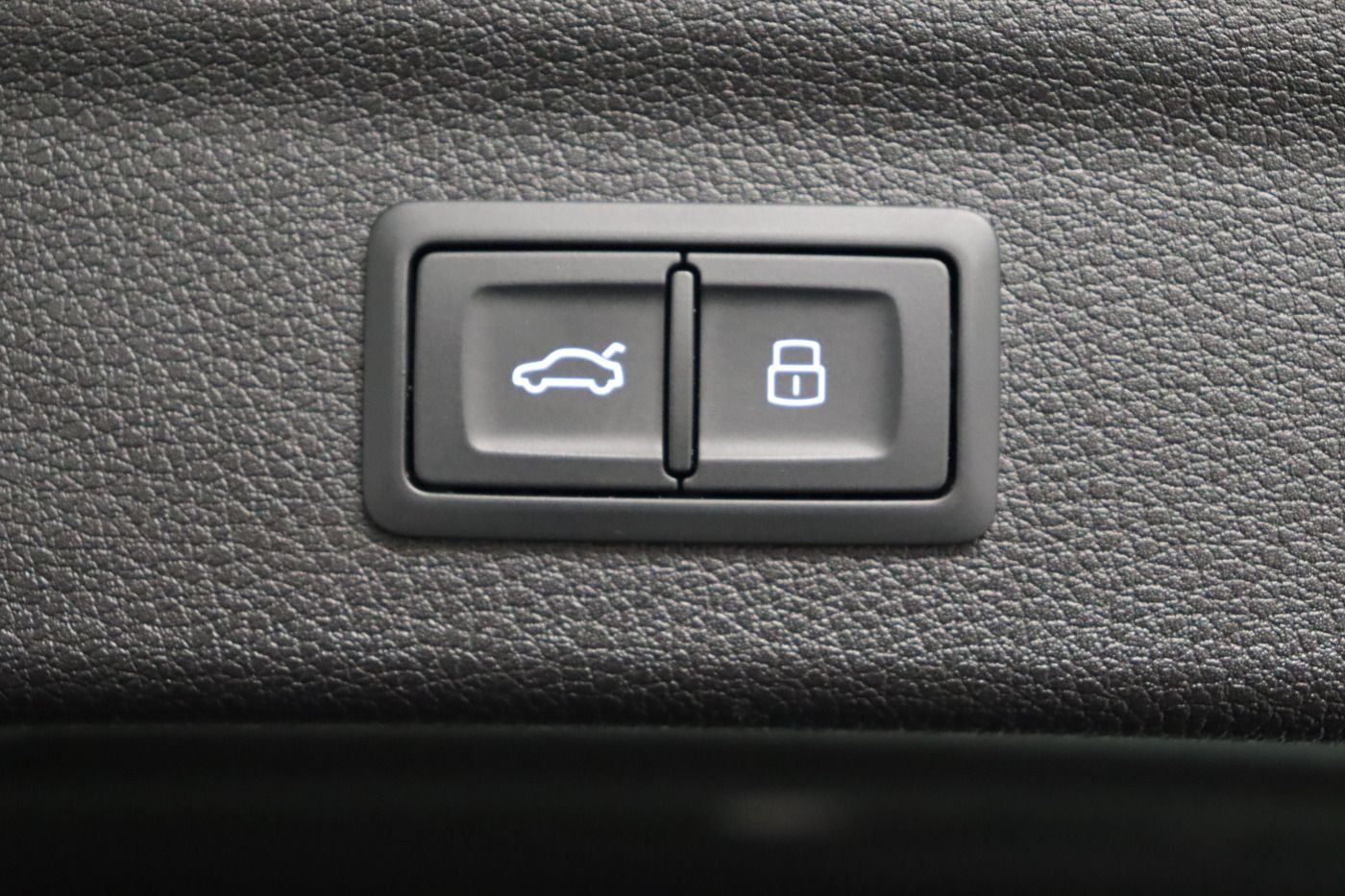Fahrzeugabbildung Audi Q3 45 TFSI e S tronic |CarPlay|SpurH|AkustikGlas