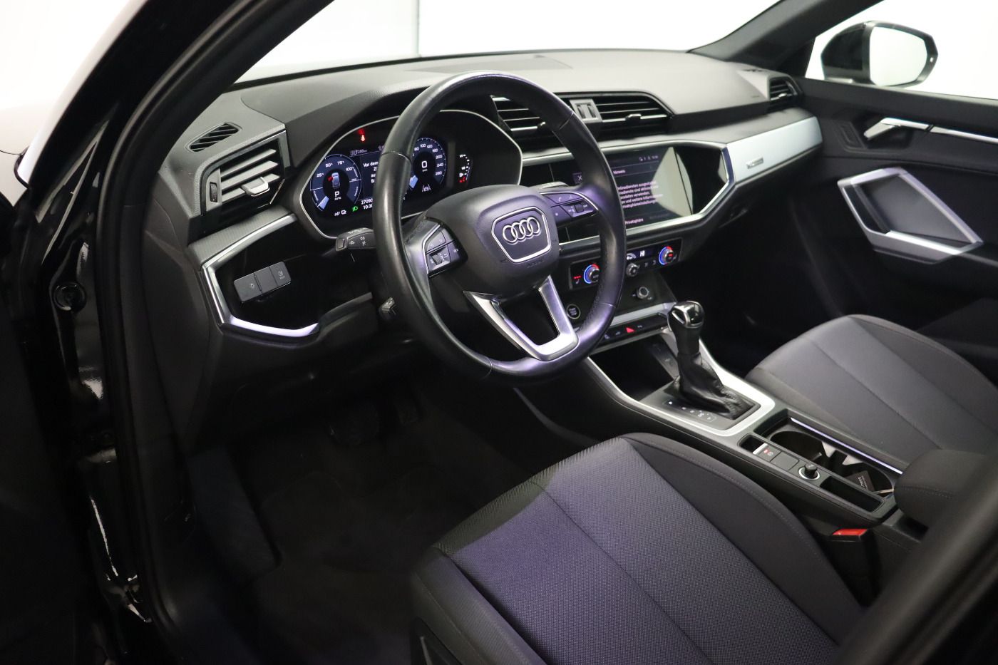 Fahrzeugabbildung Audi Q3 45 TFSI e S tronic |CarPlay|SpurH|AkustikGlas
