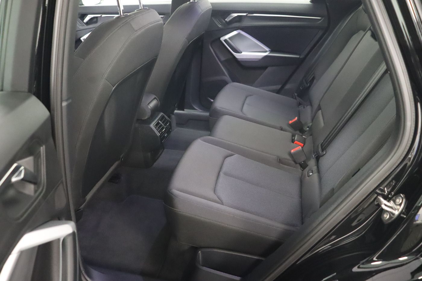 Fahrzeugabbildung Audi Q3 45 TFSI e S tronic |CarPlay|SpurH|AkustikGlas