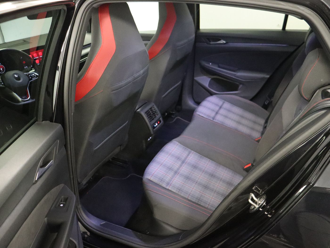 Fahrzeugabbildung Volkswagen Golf VIII 2.0 TSI OPF DSG |VirtualCP|CarPlay|LED