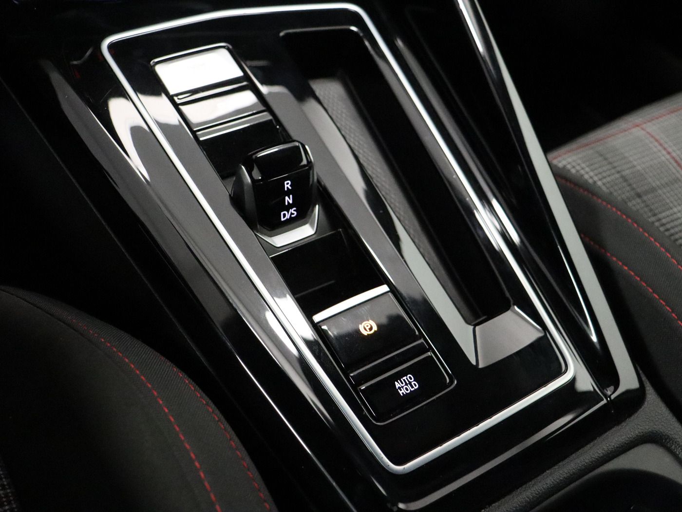 Fahrzeugabbildung Volkswagen Golf VIII 2.0 TSI OPF DSG |VirtualCP|CarPlay|LED