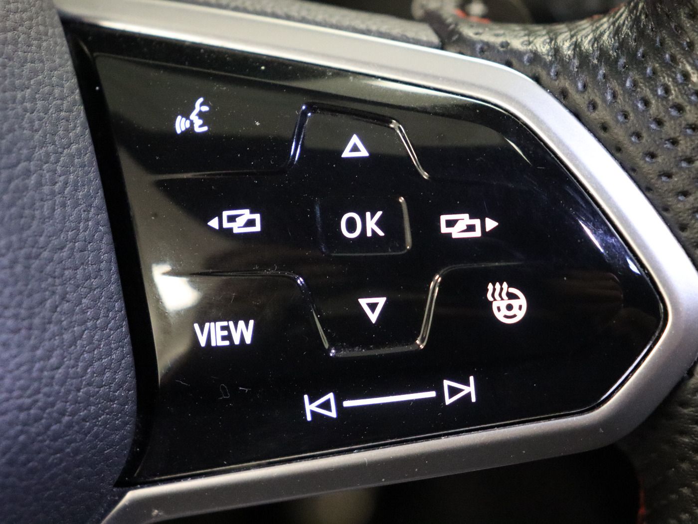 Fahrzeugabbildung Volkswagen Golf VIII 2.0 TSI OPF DSG |VirtualCP|CarPlay|LED