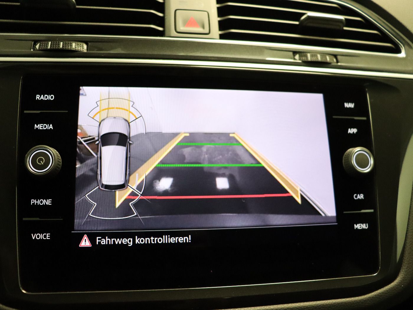 Fahrzeugabbildung Volkswagen Tiguan 2.0 TDI 4MOTION DSG Elegance |AHK|Matrix
