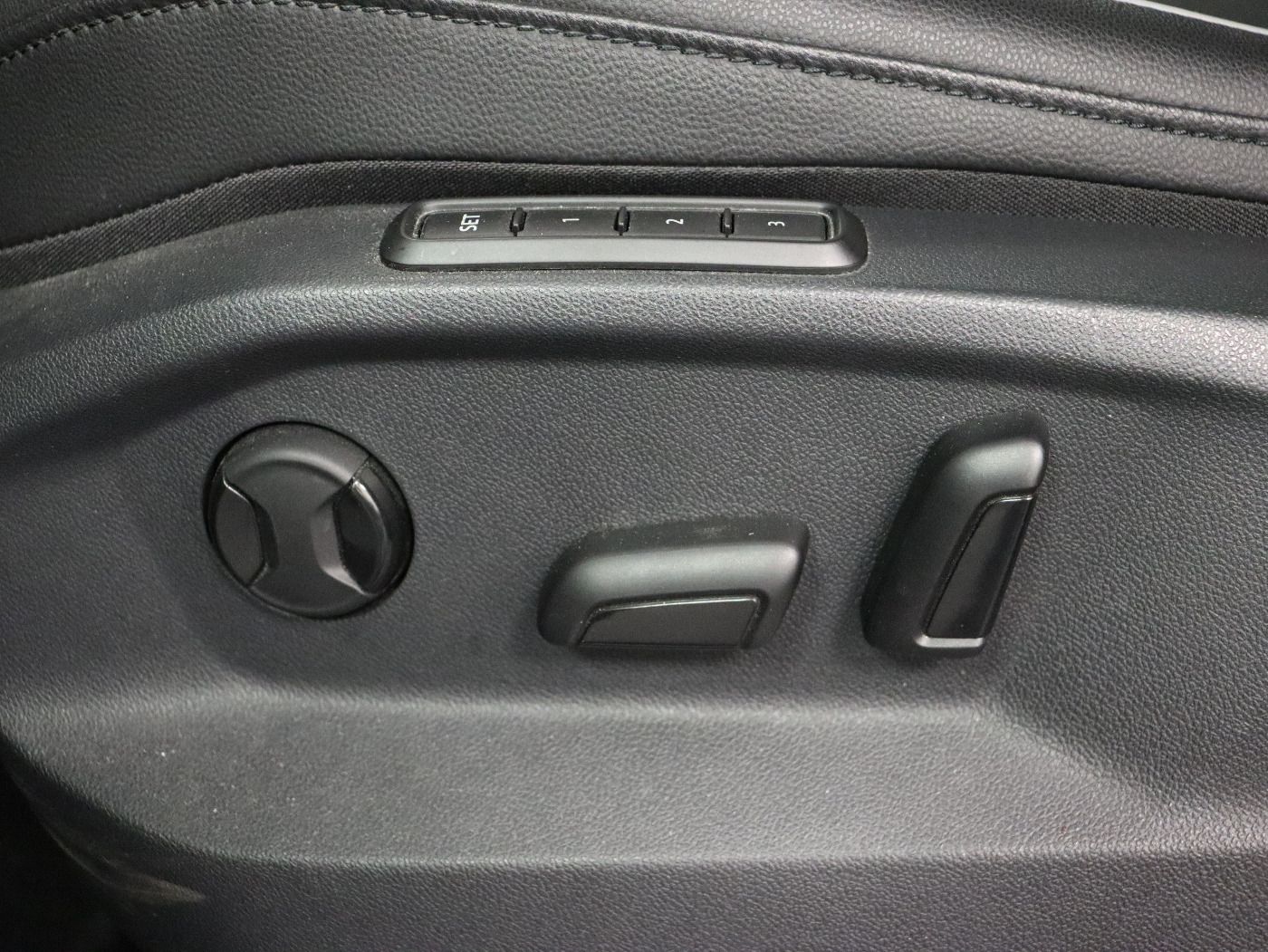 Fahrzeugabbildung Volkswagen Tiguan 2.0 TDI 4MOTION DSG Elegance |AHK|Matrix