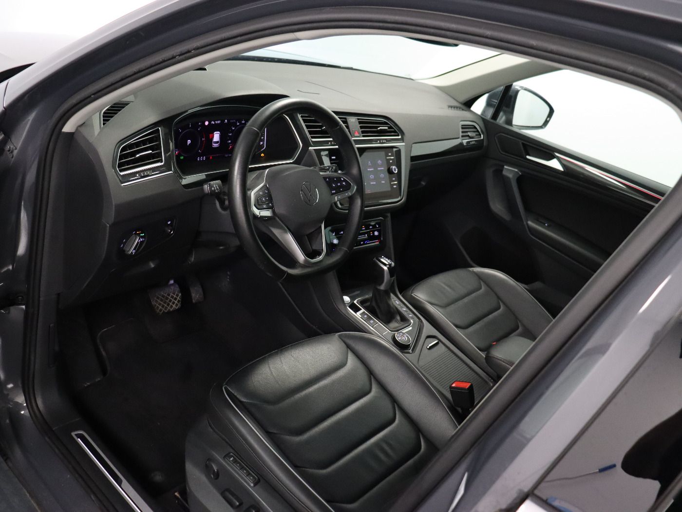 Fahrzeugabbildung Volkswagen Tiguan 2.0 TDI 4MOTION DSG Elegance |AHK|Matrix