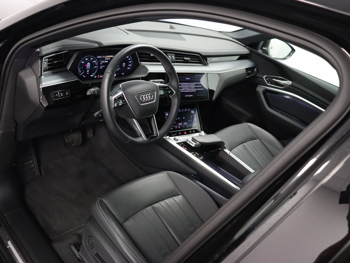 Fahrzeugabbildung Audi Q8 e-tron 55 quattro advanced |Matrix|Luft|LED
