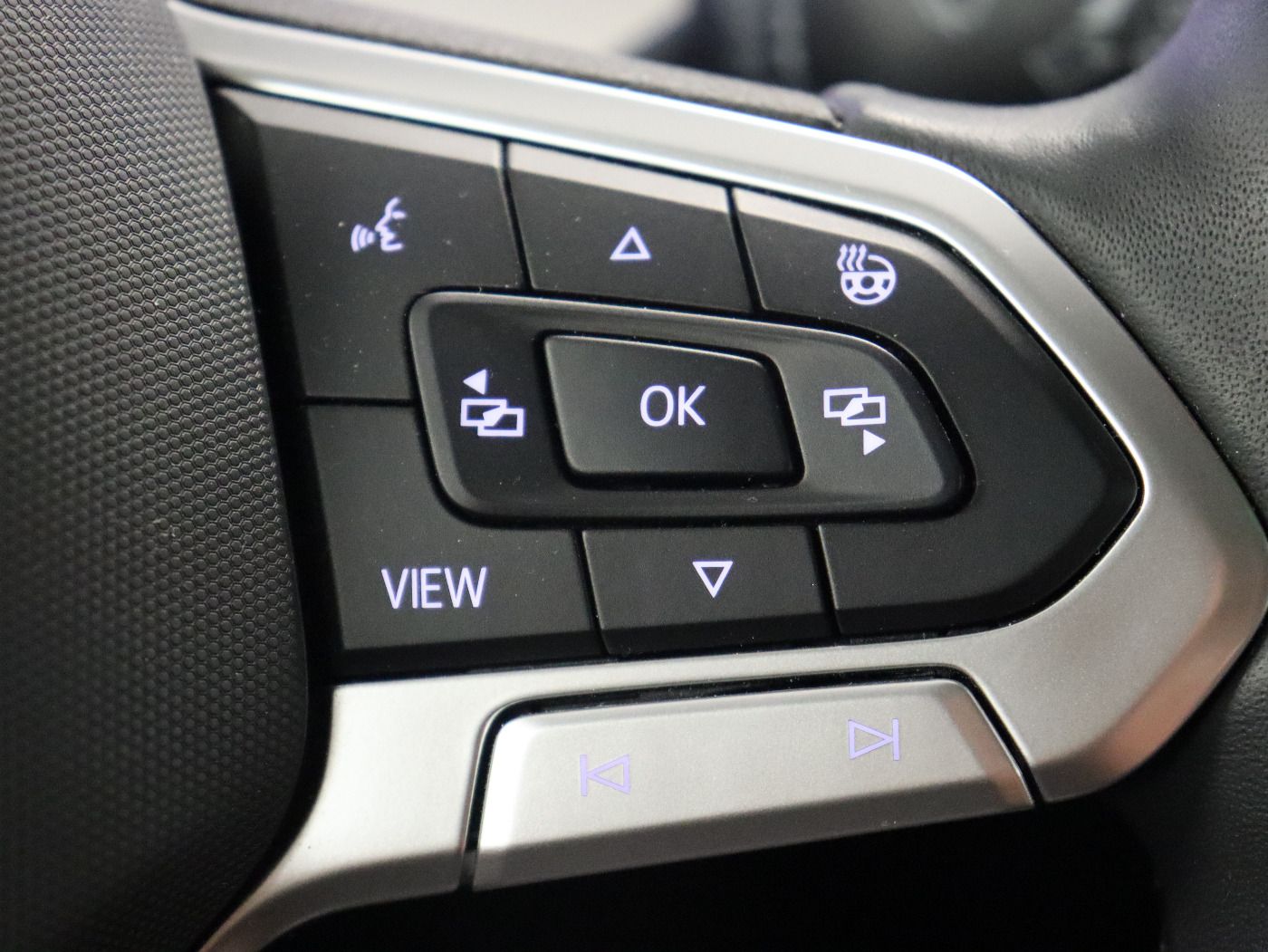 Fahrzeugabbildung Volkswagen Golf VIII 2.0 TDI Move |Matrix|CarPlay|ACC|SHZG