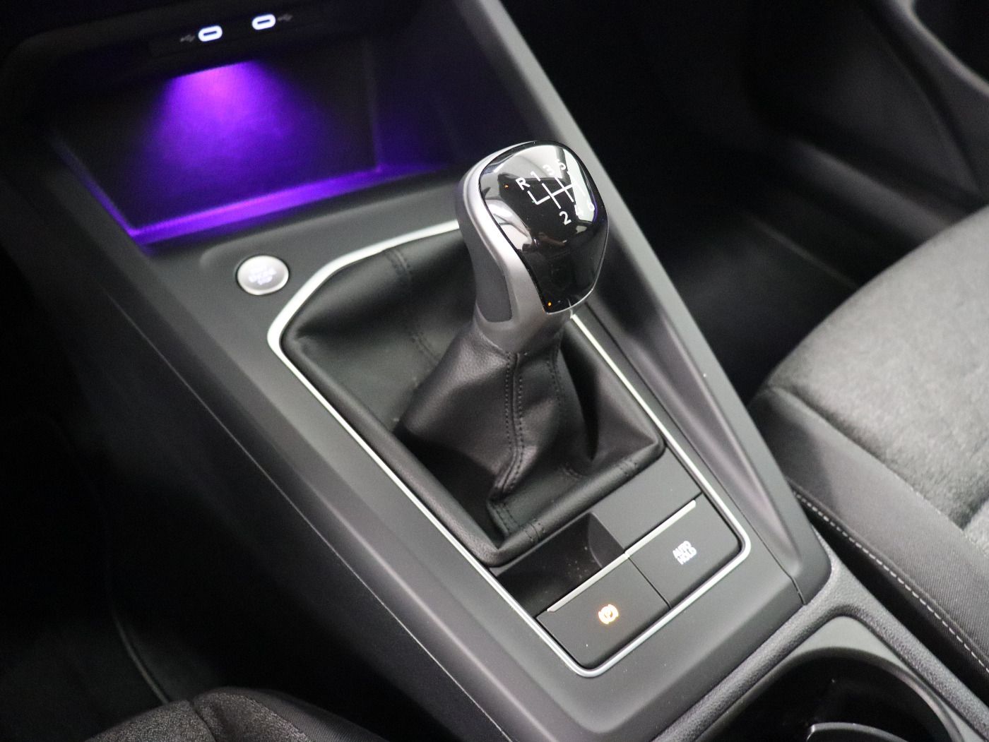 Fahrzeugabbildung Volkswagen Golf VIII 2.0 TDI Move |Matrix|CarPlay|ACC|SHZG