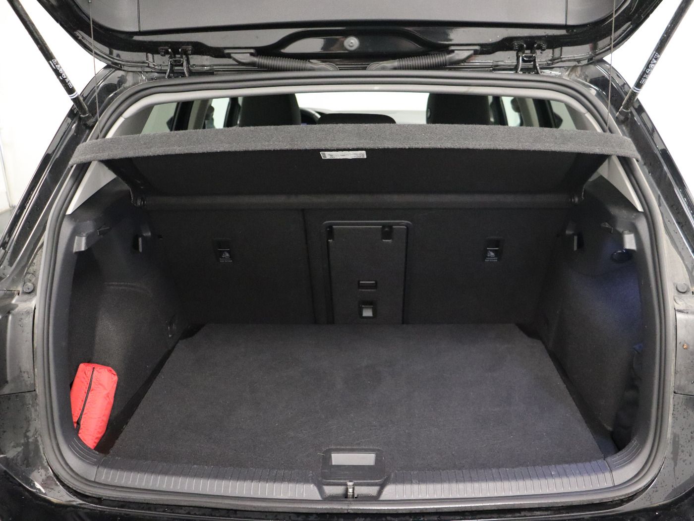 Fahrzeugabbildung Volkswagen Golf VIII 2.0 TDI Move |Matrix|CarPlay|ACC|SHZG
