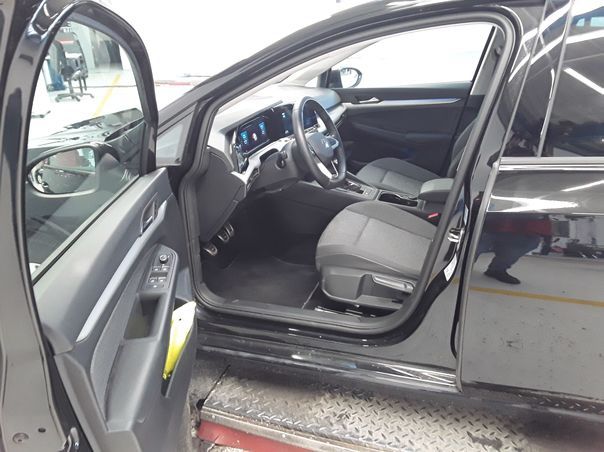 Fahrzeugabbildung Volkswagen Golf VIII 2.0 TDI Move |Matrix|CarPlay|ACC|SHZG