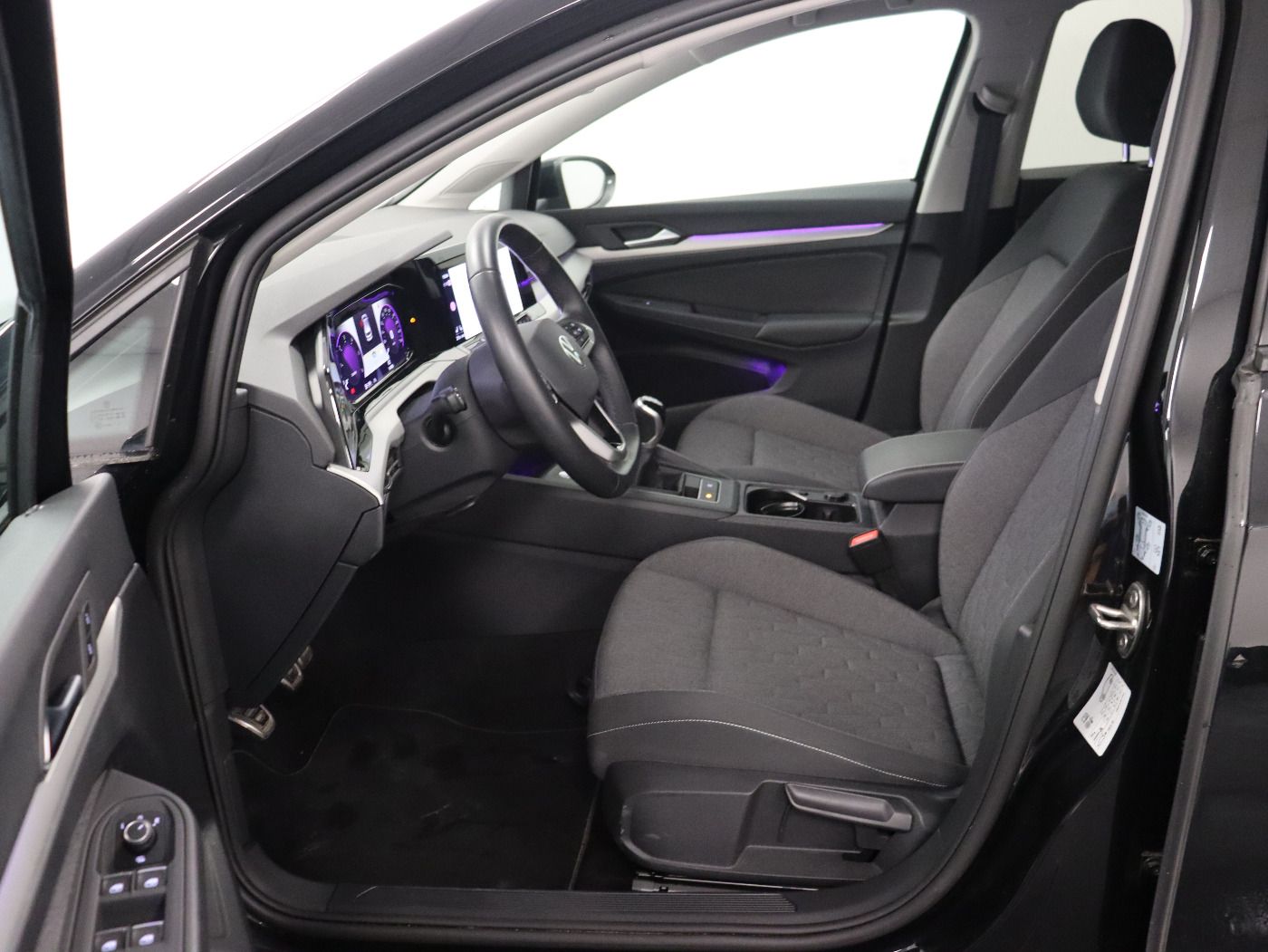 Fahrzeugabbildung Volkswagen Golf VIII 2.0 TDI Move |Matrix|CarPlay|ACC|SHZG