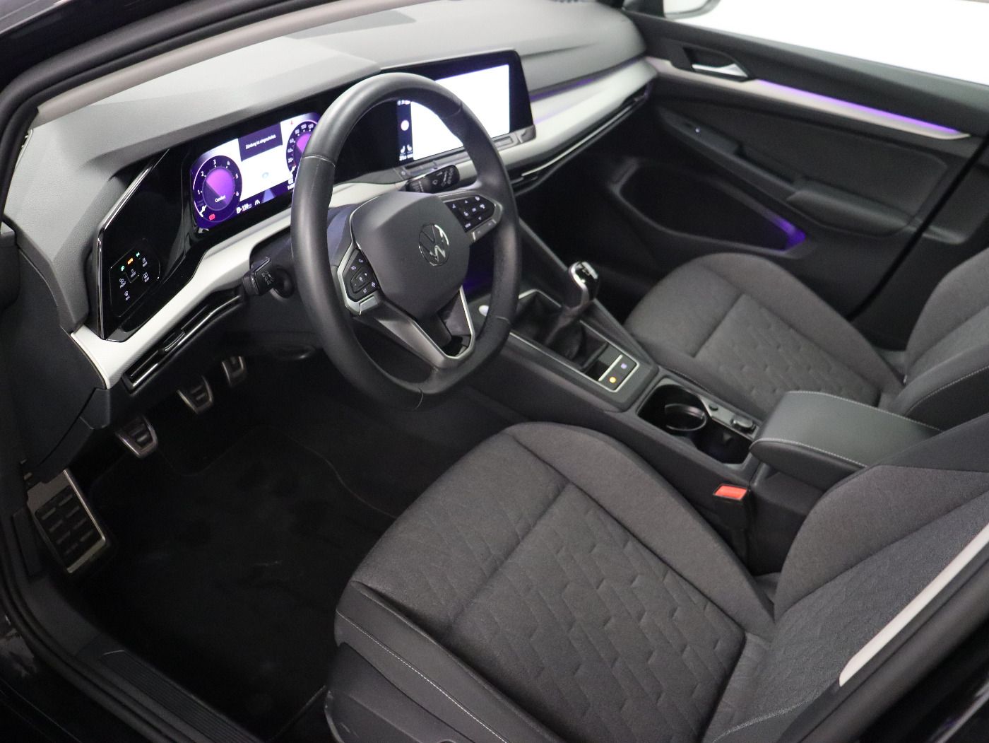 Fahrzeugabbildung Volkswagen Golf VIII 2.0 TDI Move |Matrix|CarPlay|ACC|SHZG