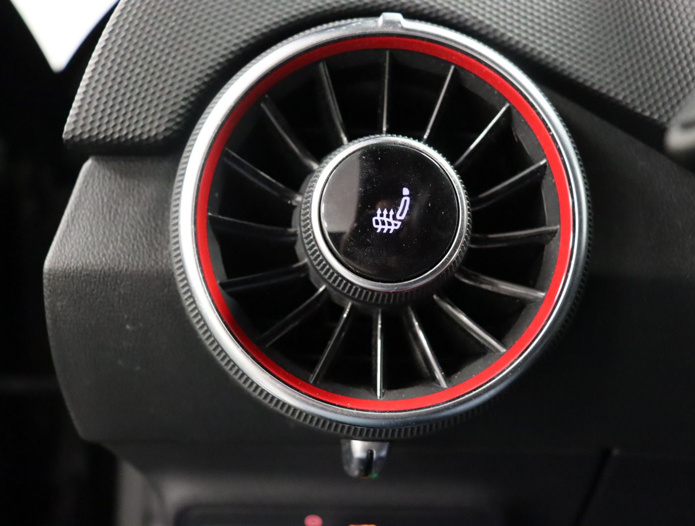 Fahrzeugabbildung Audi TTS Coupé TFSI S tronic LED NaviPlus SideAssist
