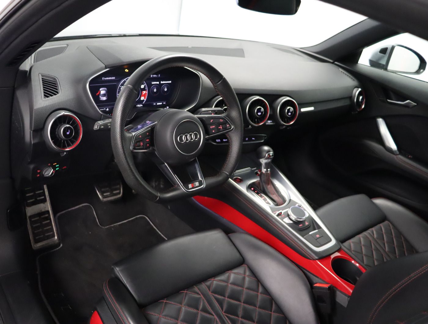 Fahrzeugabbildung Audi TTS Coupé TFSI S tronic LED NaviPlus SideAssist