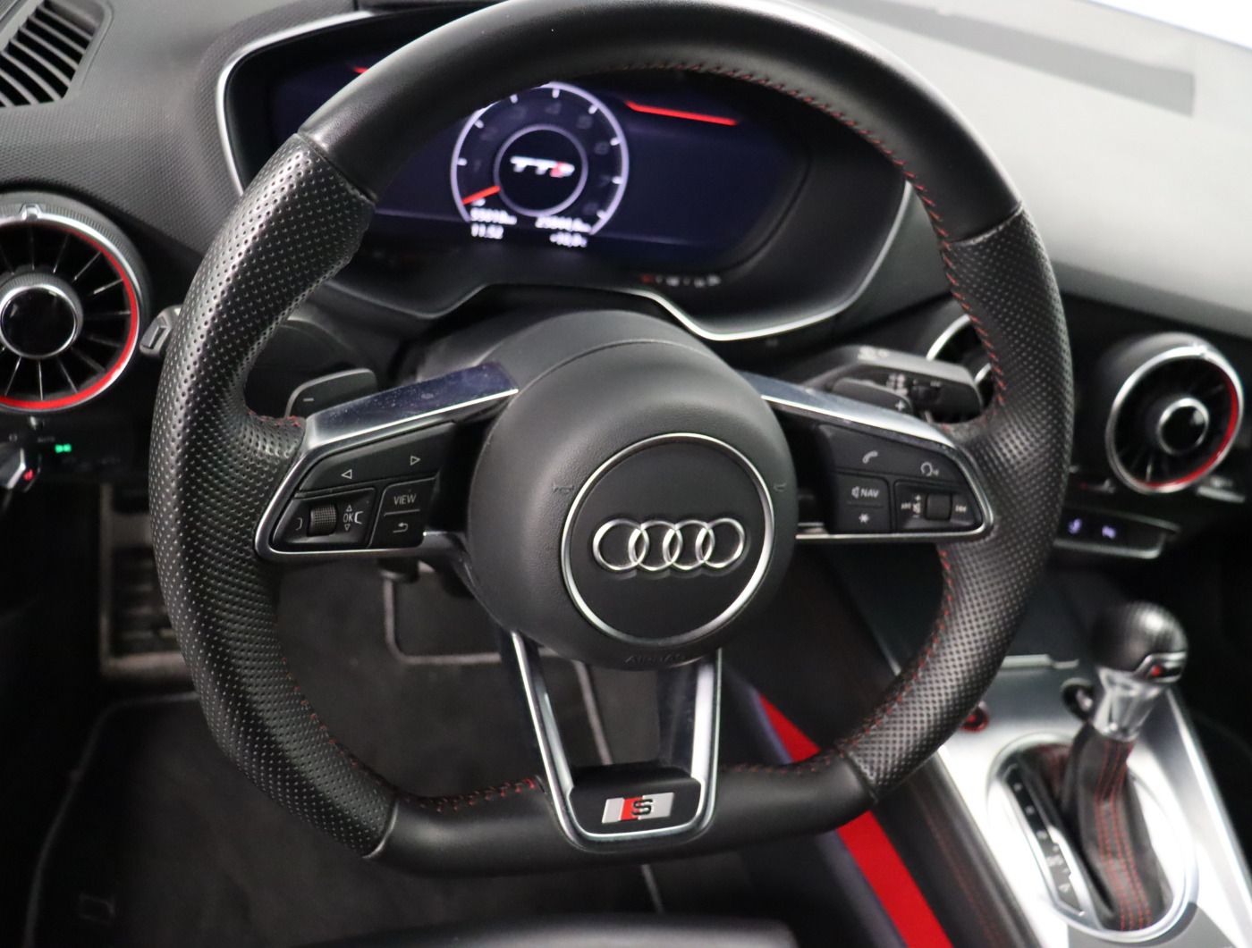 Fahrzeugabbildung Audi TTS Coupé TFSI S tronic LED NaviPlus SideAssist