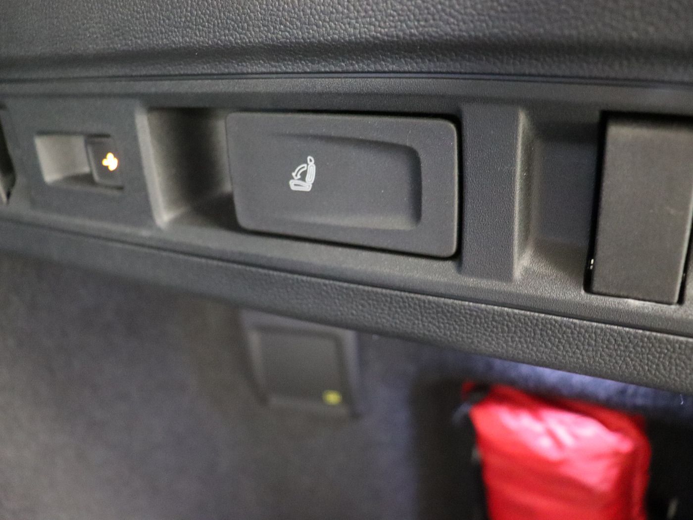 Fahrzeugabbildung Volkswagen Passat Variant 2.0TDI DSG Elegance |AHK|Matrix