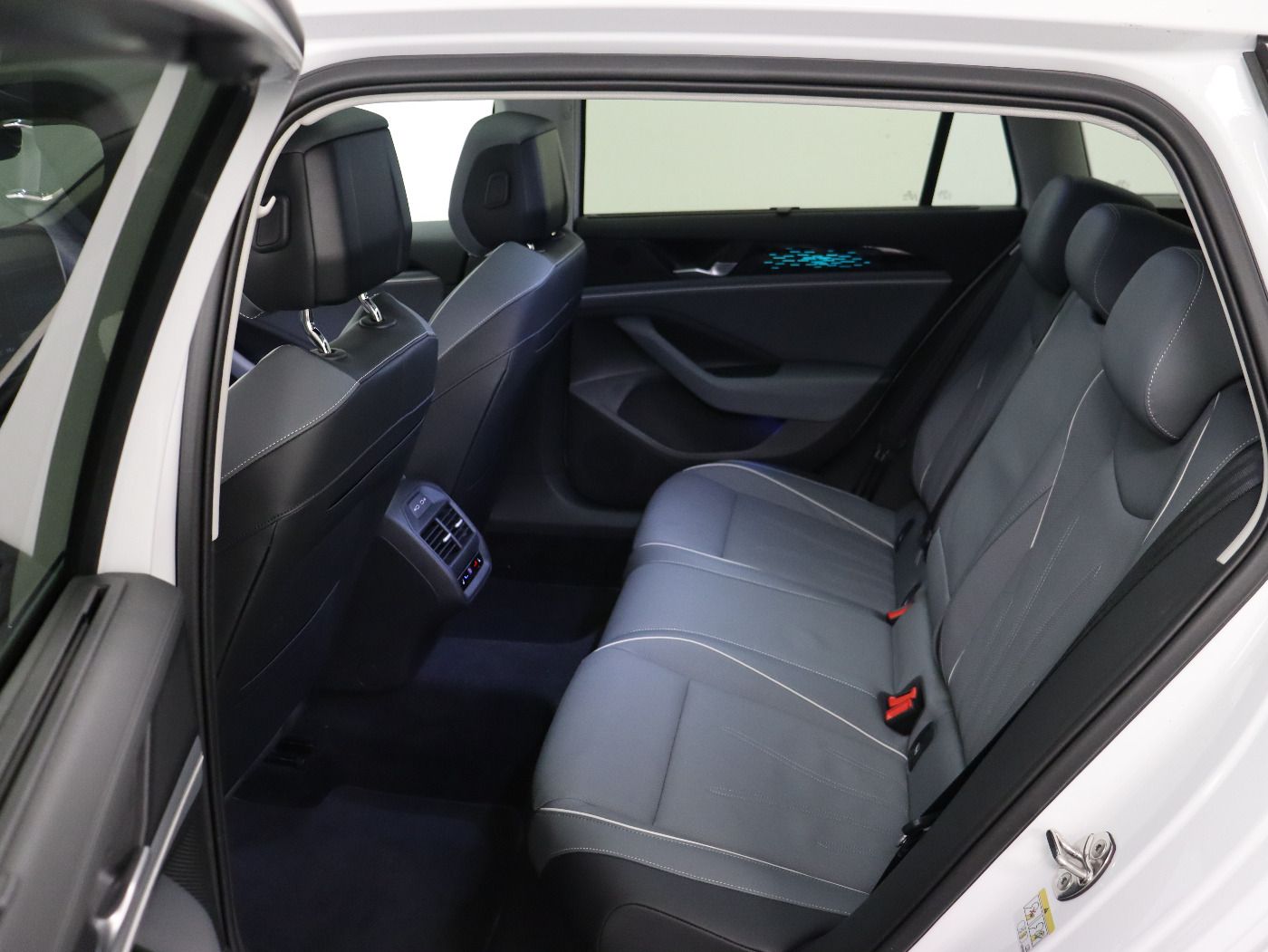 Fahrzeugabbildung Volkswagen Passat Variant 2.0TDI DSG Elegance |AHK|Matrix