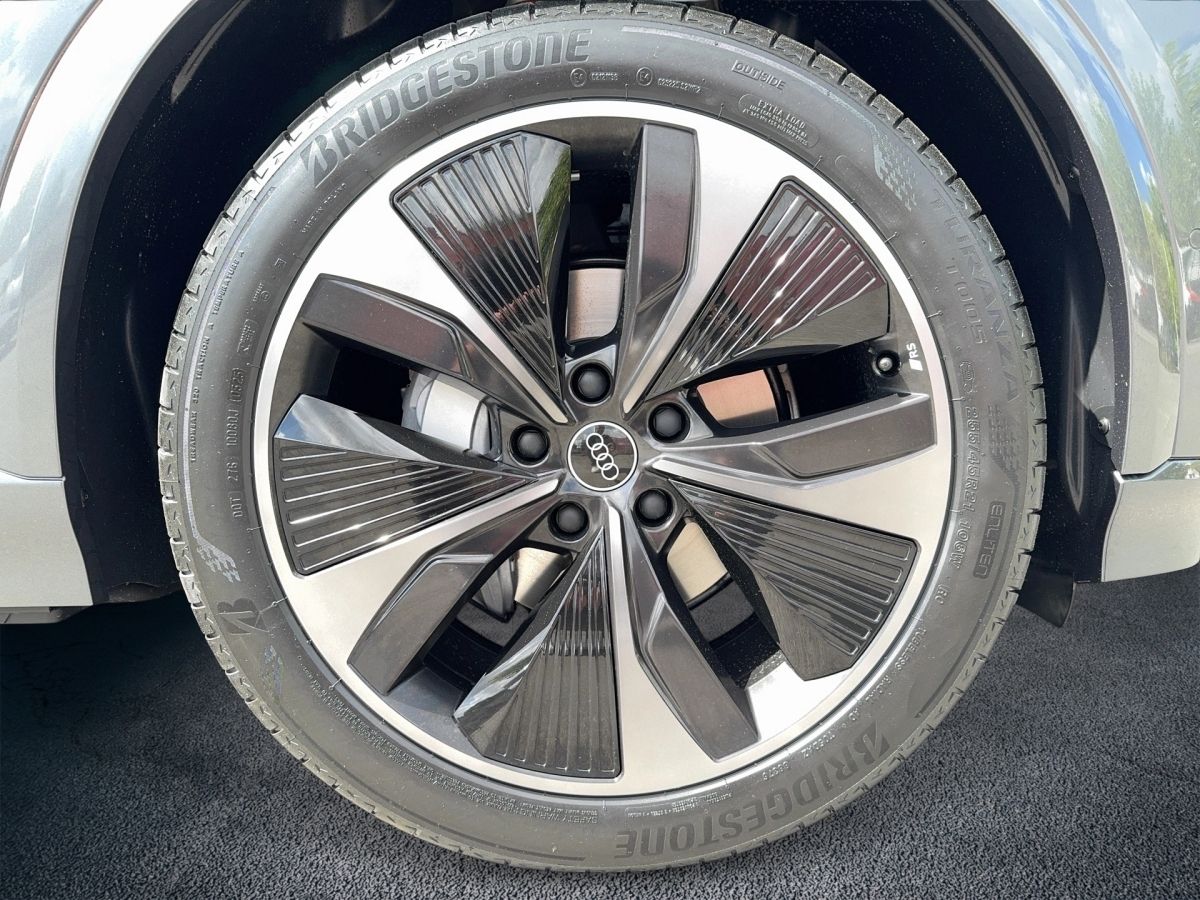 Fahrzeugabbildung Audi Q6 SUV e-tron quattro 285 kW |AHK|Massage|LED|LM