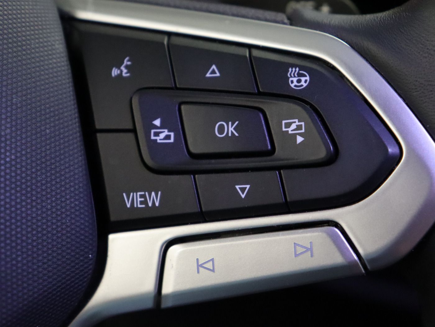 Fahrzeugabbildung Volkswagen Golf VIII Variant 1.5 eTSI DSG |AHK|FLA|LED|ACC