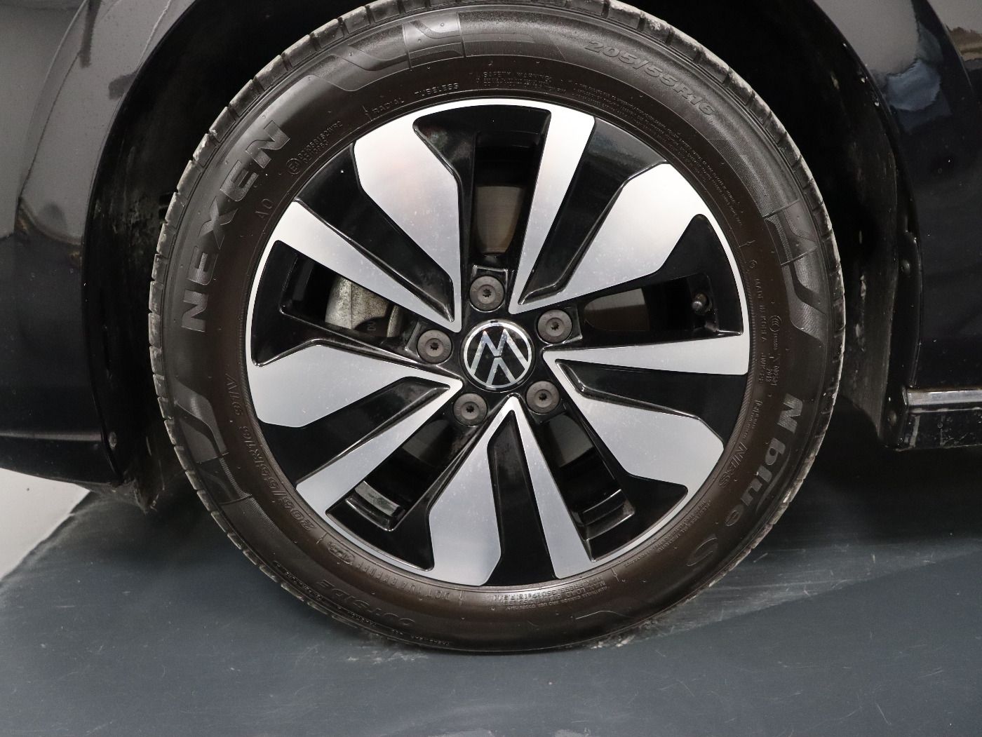 Fahrzeugabbildung Volkswagen Golf VIII Variant 1.5 eTSI DSG |AHK|FLA|LED|ACC