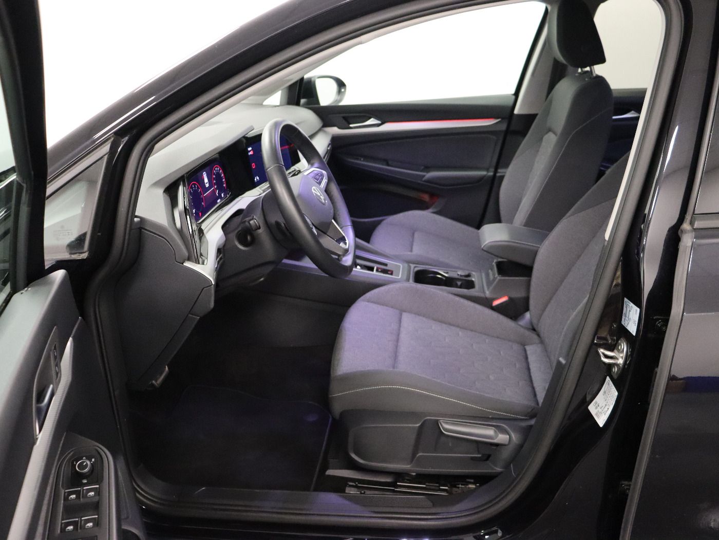 Fahrzeugabbildung Volkswagen Golf VIII Variant 1.5 eTSI DSG |AHK|FLA|LED|ACC