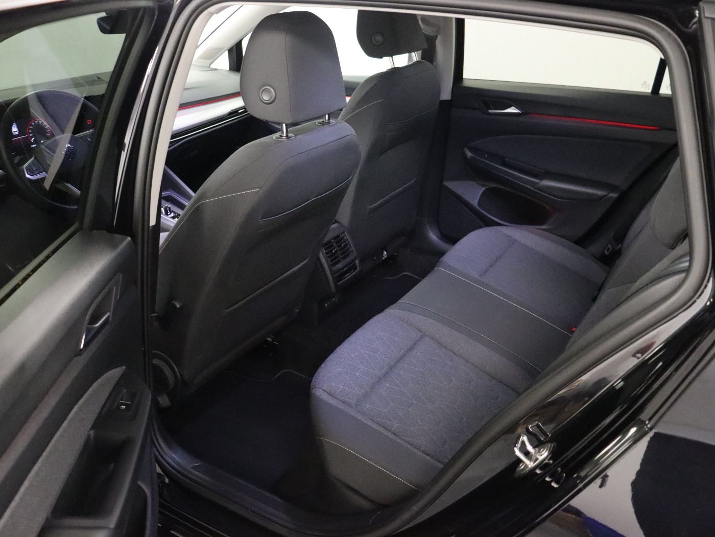 Fahrzeugabbildung Volkswagen Golf VIII Variant 1.5 eTSI DSG |AHK|FLA|LED|ACC