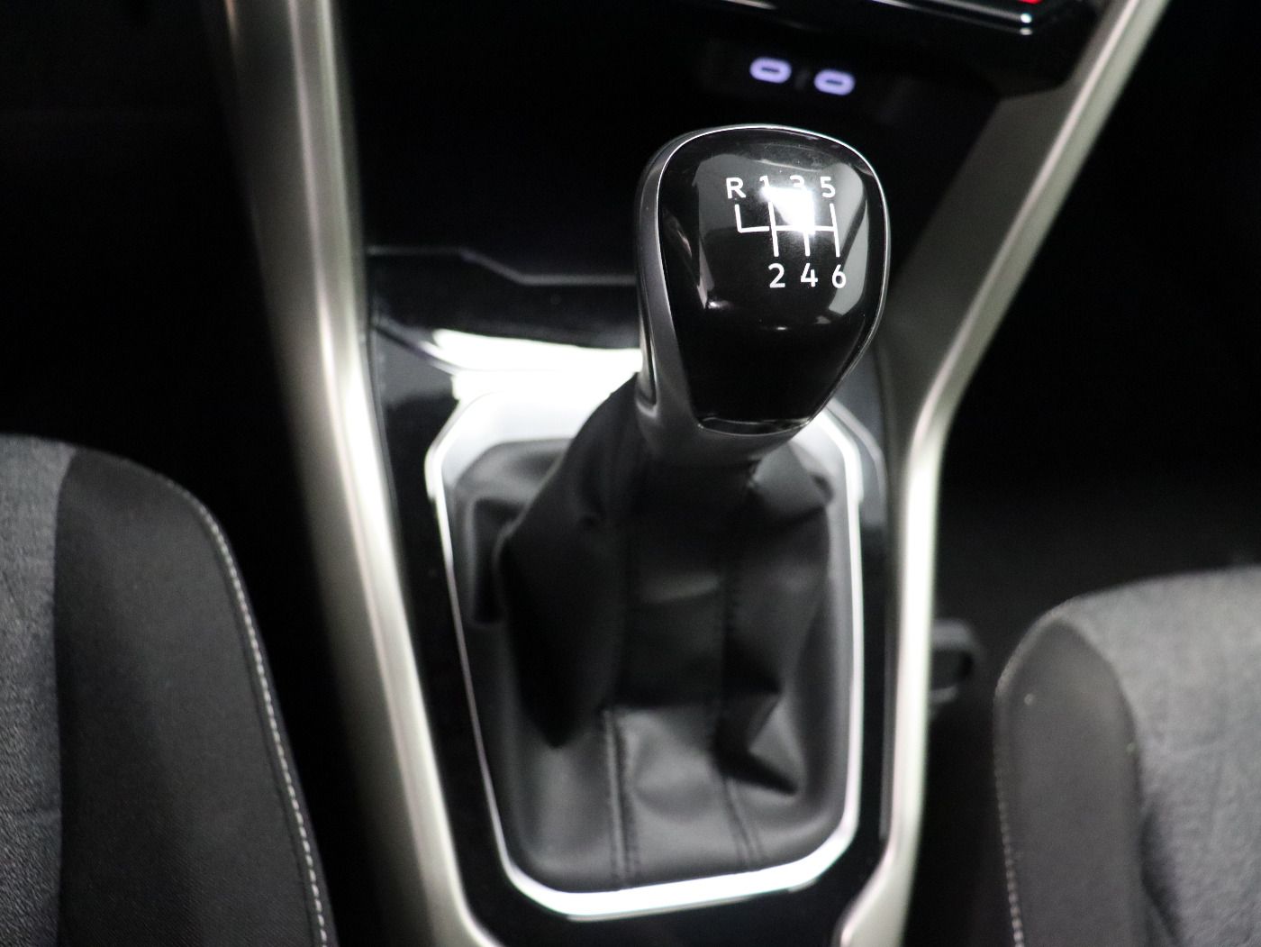 Fahrzeugabbildung Volkswagen T-Roc 1.0 TSI Move |FLA|VirtualCP|CarPlay|LM|PDC