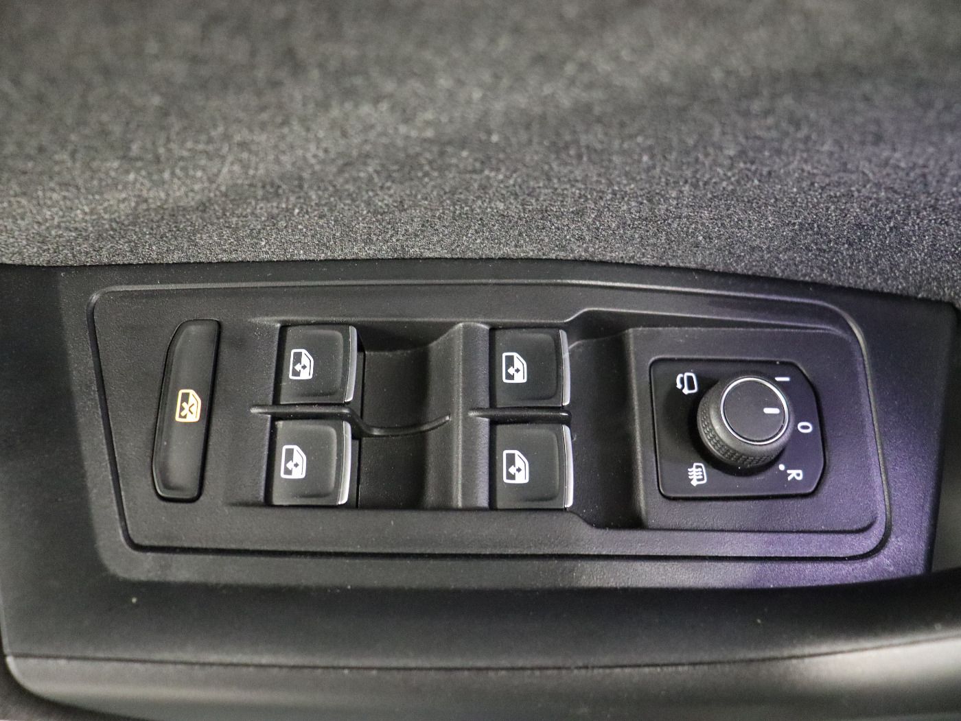 Fahrzeugabbildung Volkswagen T-Roc 1.0 TSI Move |FLA|VirtualCP|CarPlay|LM|PDC