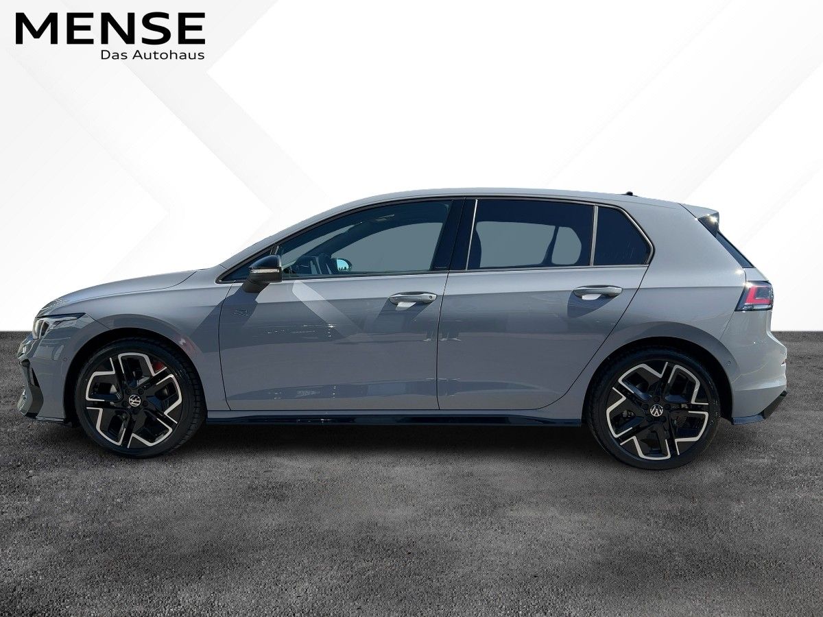 Fahrzeugabbildung Volkswagen Golf 1.5 eTSI DSG R-Line AHK BlackStyle Nav Pano