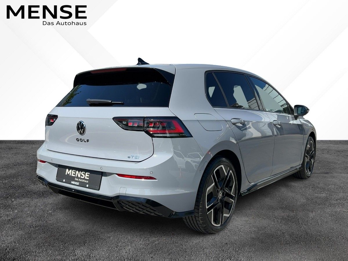 Fahrzeugabbildung Volkswagen Golf 1.5 eTSI DSG R-Line AHK BlackStyle Nav Pano