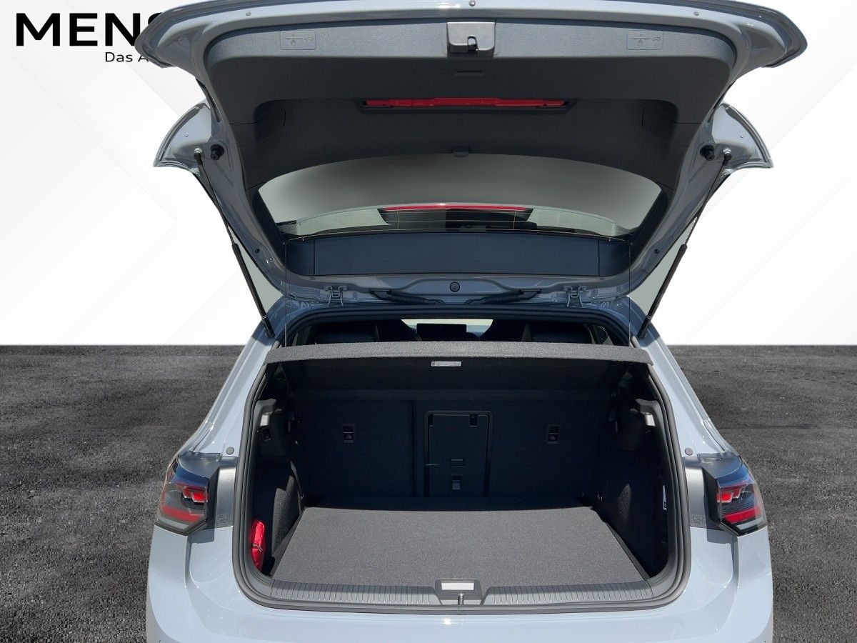 Fahrzeugabbildung Volkswagen Golf 1.5 eTSI DSG R-Line AHK BlackStyle Nav Pano
