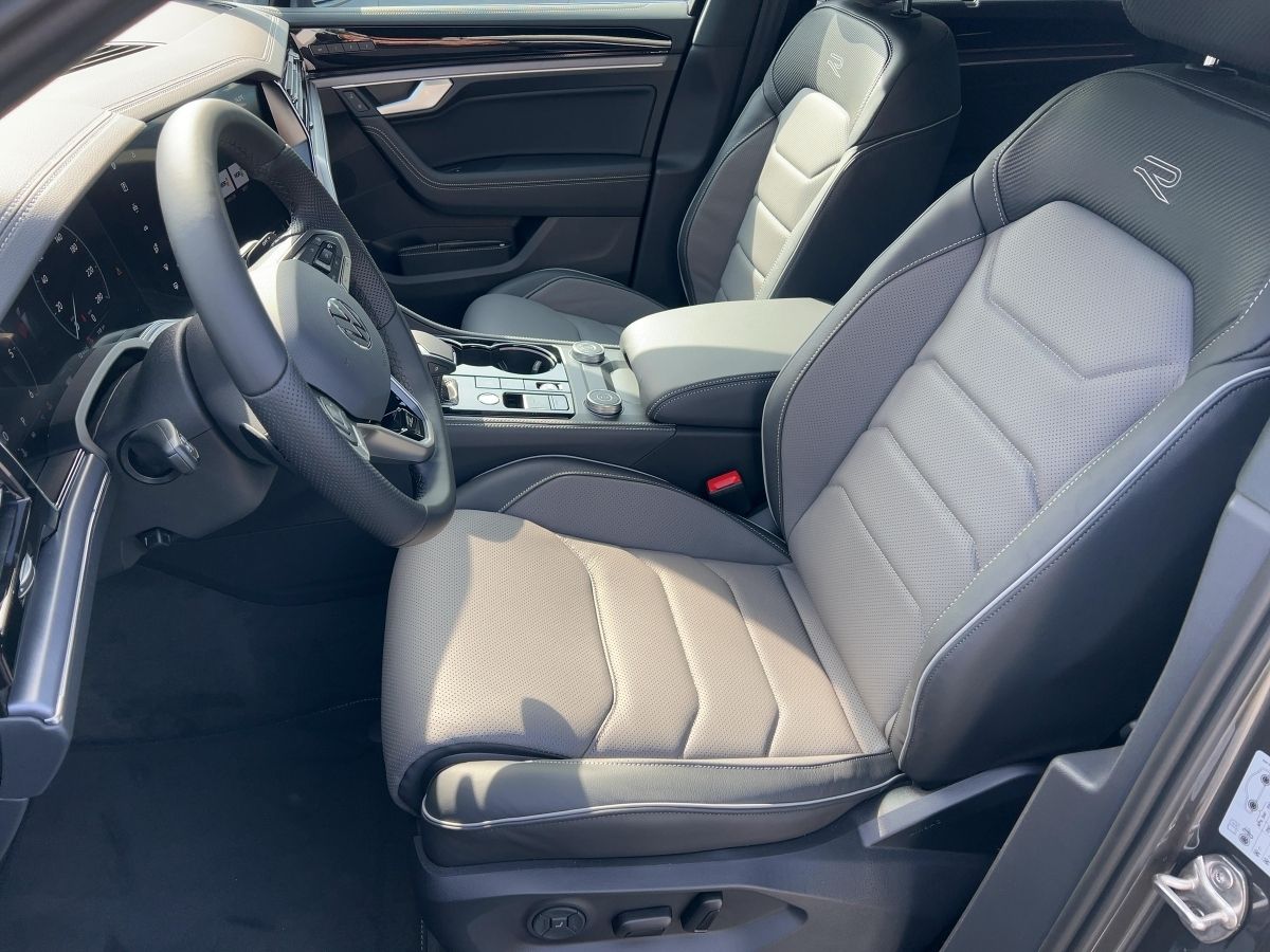 Fahrzeugabbildung Volkswagen Touareg V6 TDI 4M R-Line AHK Luftf Pano Dynaudio