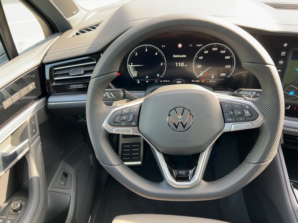 Fahrzeugabbildung Volkswagen Touareg V6 TDI 4M R-Line AHK Luftf Pano Dynaudio
