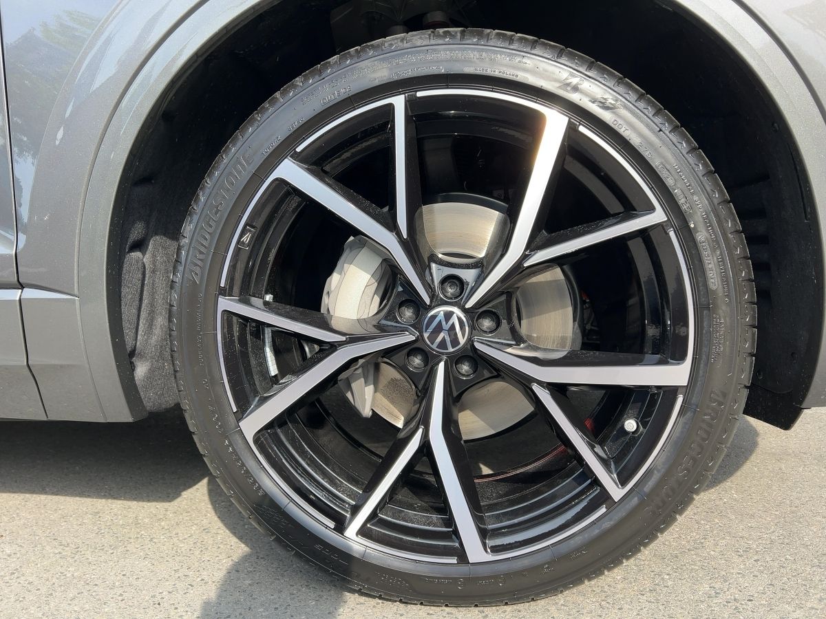 Fahrzeugabbildung Volkswagen Touareg V6 TDI 4M R-Line AHK Luftf Pano Dynaudio